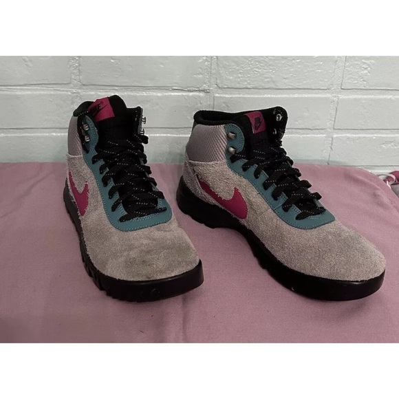 Nike Air Woodland “hiking” “winter” boots. Size 8.5 - Picture 2 of 7